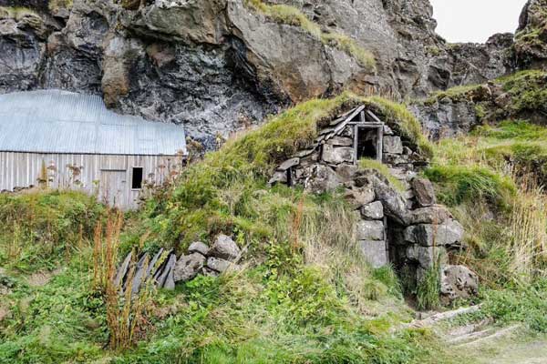 эльфийский домик на холме