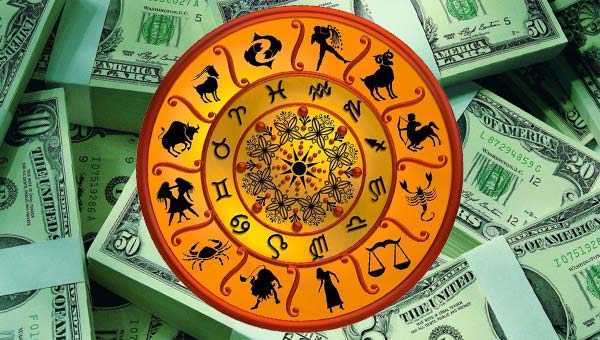 Зодиакальный круг на фоне долларов