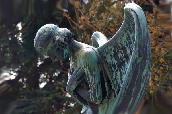 статуя в виде ангела