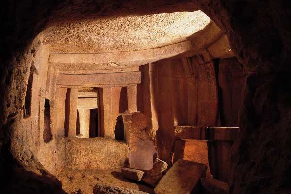 мрачные древние подземные сооружения
