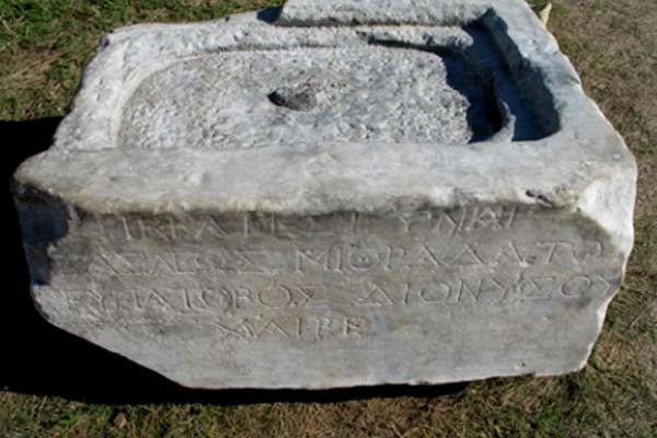 Мраморное надгробие жены царя Митридата Гипсикрата
