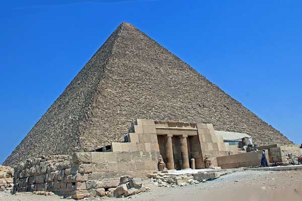 Пирамида Хеопса снаружи