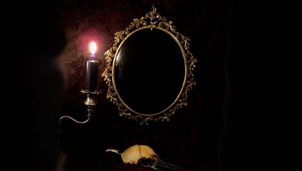 черная свеча и зеркало
