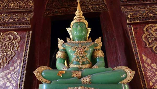 статуэтка изумрудного Будды