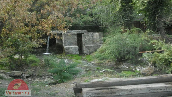 старые катакомбы на территории парка