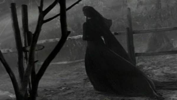 призрак женщины в черном