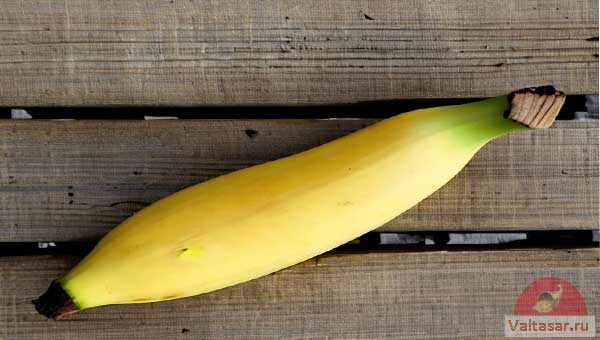 банан на поддоне